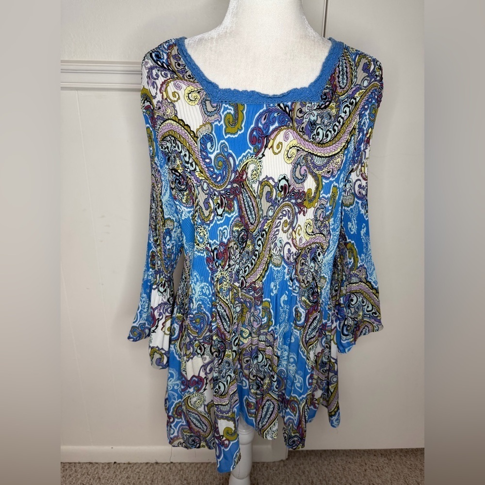 Maggie Barnes Vibrant Paisley Flowy blouse size 2X